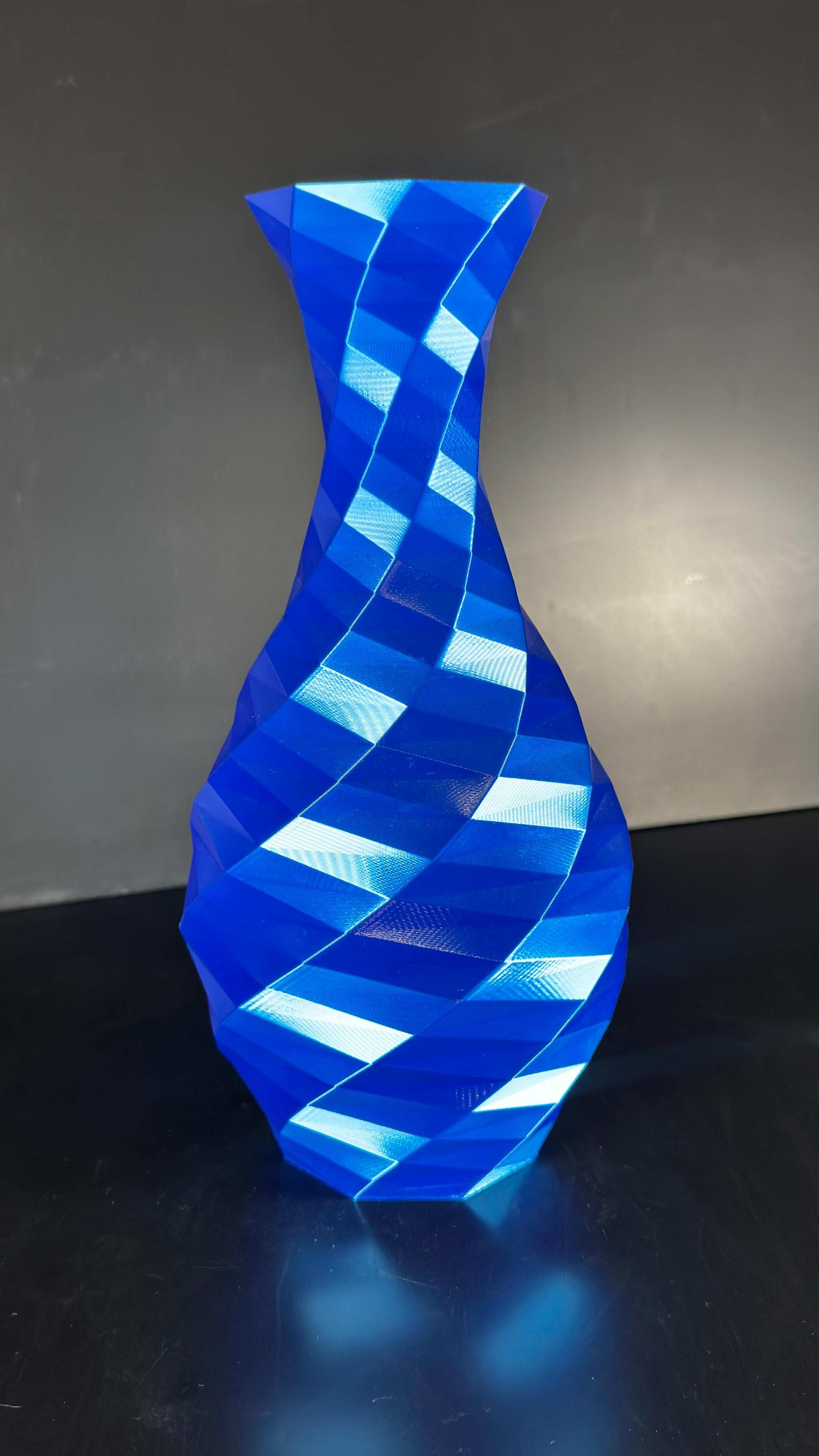 Jarron Low Poly Blue - Imagen 4