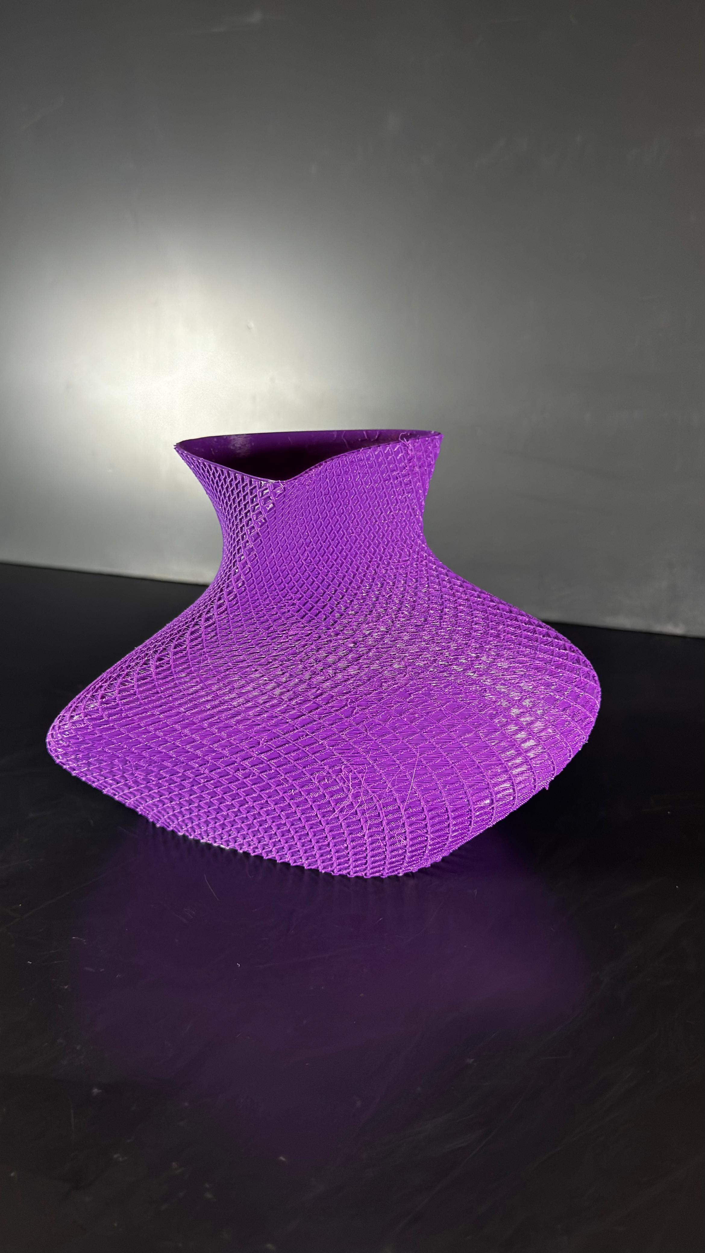 Jarrón espiral de forma orgánica. - Imagen 3