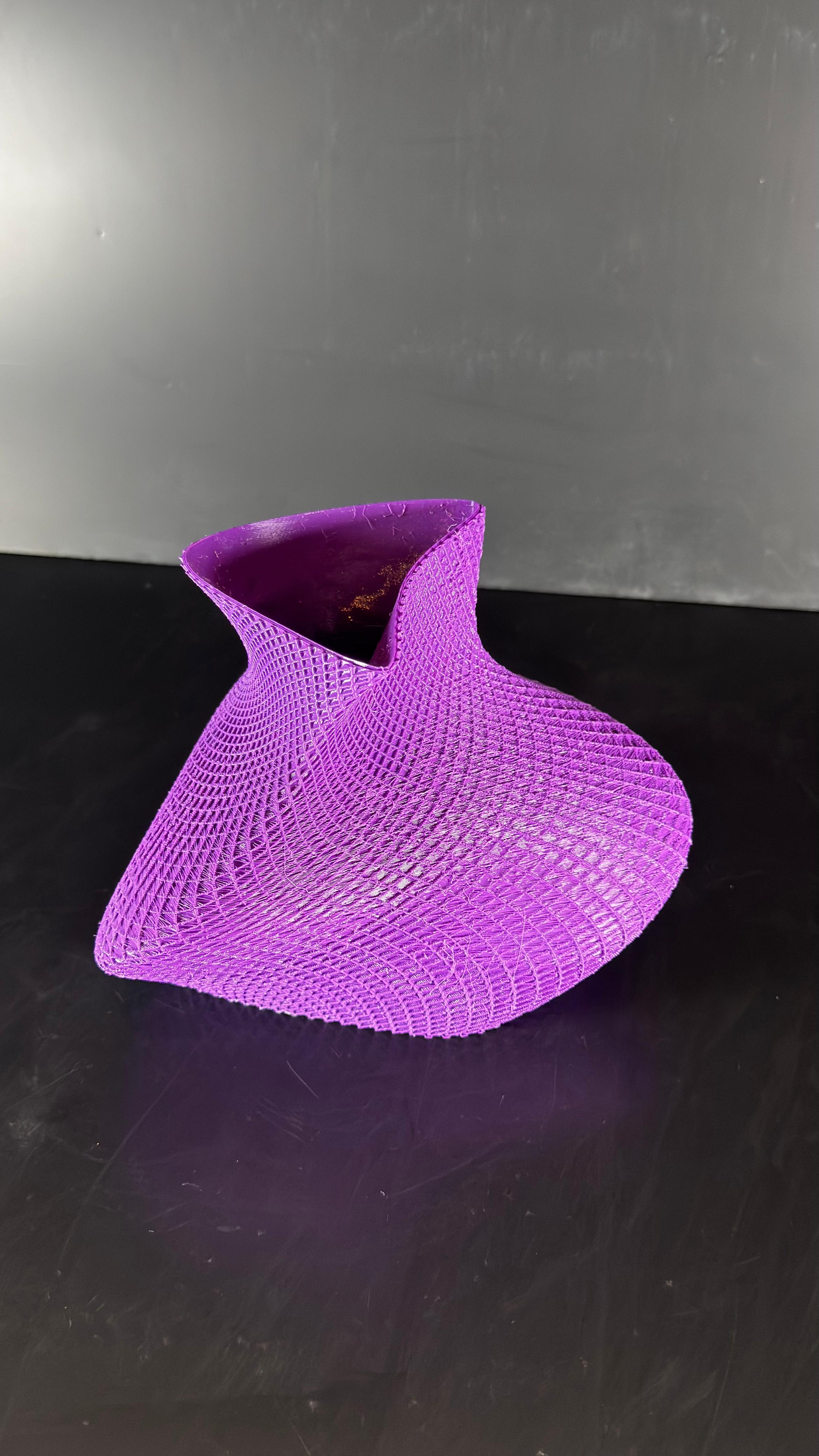 Jarrón espiral de forma orgánica. - Imagen 2