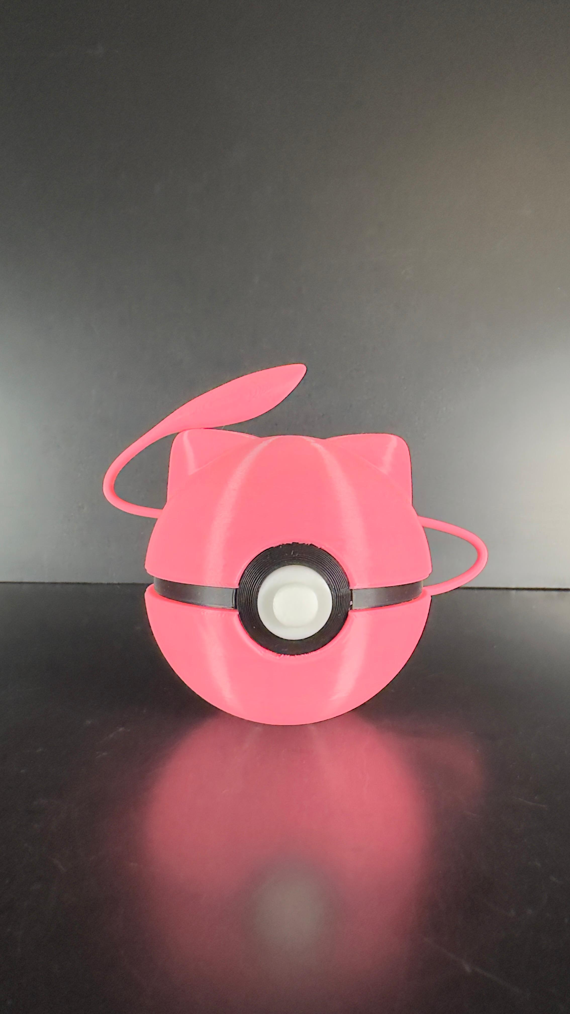 Pokébola / Mew.